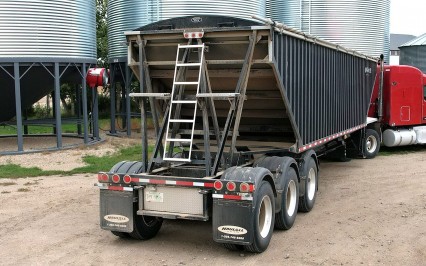 Front and rear ladder with platforms